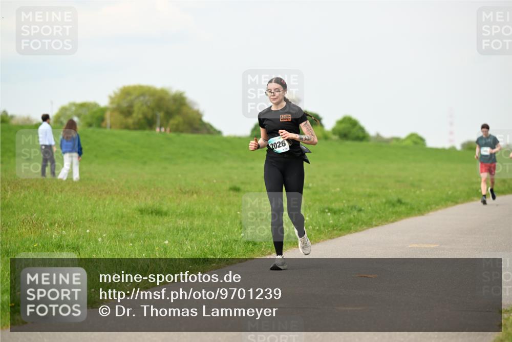 10.05.2026 - 8. Wedeler Halbmarathon Dr. Thomas Lammeyer http://msf.ph/oto/9701239 10.05.2026 11:42:15 Laufen 2026 meine-sportfotos.de