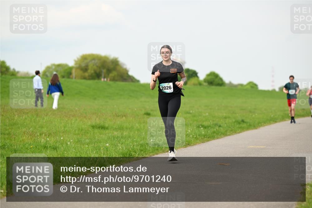 10.05.2026 - 8. Wedeler Halbmarathon Dr. Thomas Lammeyer http://msf.ph/oto/9701240 10.05.2026 11:42:15 Laufen 2026 meine-sportfotos.de