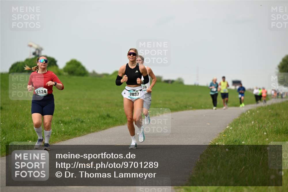 10.05.2026 - 8. Wedeler Halbmarathon Dr. Thomas Lammeyer http://msf.ph/oto/9701289 10.05.2026 11:42:29 Laufen 2124, 2037 meine-sportfotos.de