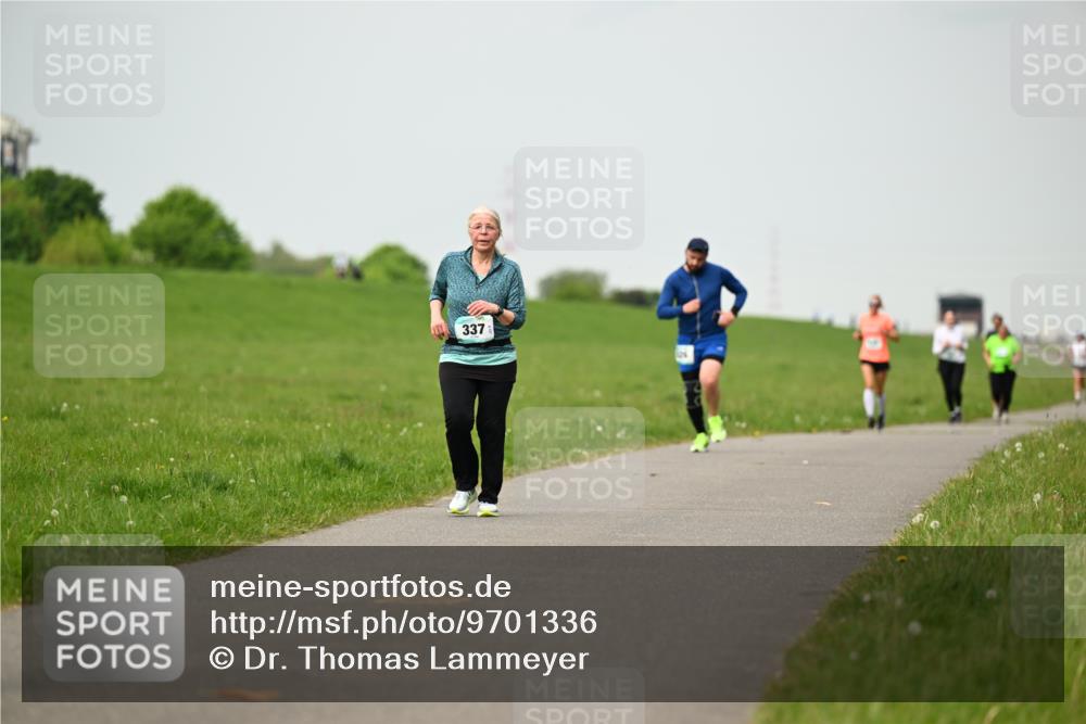 10.05.2026 - 8. Wedeler Halbmarathon Dr. Thomas Lammeyer http://msf.ph/oto/9701336 10.05.2026 11:42:45 Laufen 337 meine-sportfotos.de