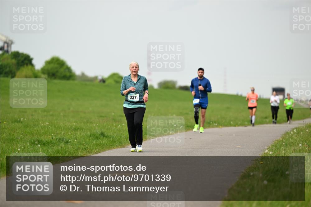 10.05.2026 - 8. Wedeler Halbmarathon Dr. Thomas Lammeyer http://msf.ph/oto/9701339 10.05.2026 11:42:45 Laufen 337 meine-sportfotos.de