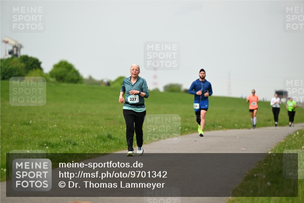 10.05.2026 - 8. Wedeler Halbmarathon Dr. Thomas Lammeyer http://msf.ph/oto/9701342 10.05.2026 11:42:46 Laufen 337, 528 meine-sportfotos.de