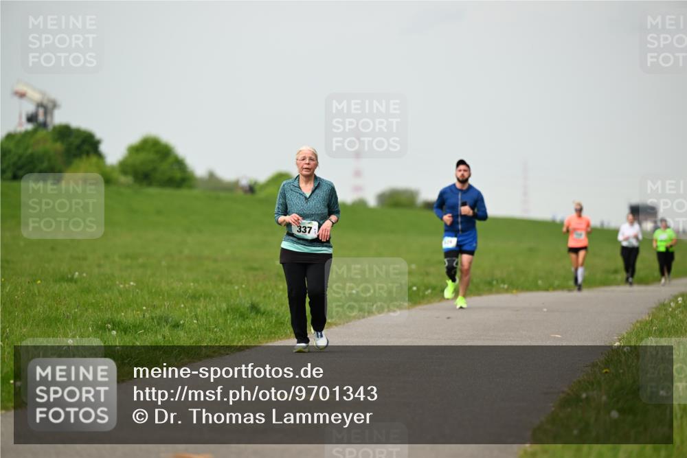 10.05.2026 - 8. Wedeler Halbmarathon Dr. Thomas Lammeyer http://msf.ph/oto/9701343 10.05.2026 11:42:46 Laufen 337 meine-sportfotos.de