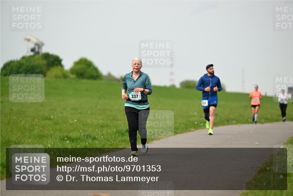 10.05.2026 - 8. Wedeler Halbmarathon Dr. Thomas Lammeyer http://msf.ph/oto/9701353 10.05.2026 11:42:47 Laufen 337 meine-sportfotos.de