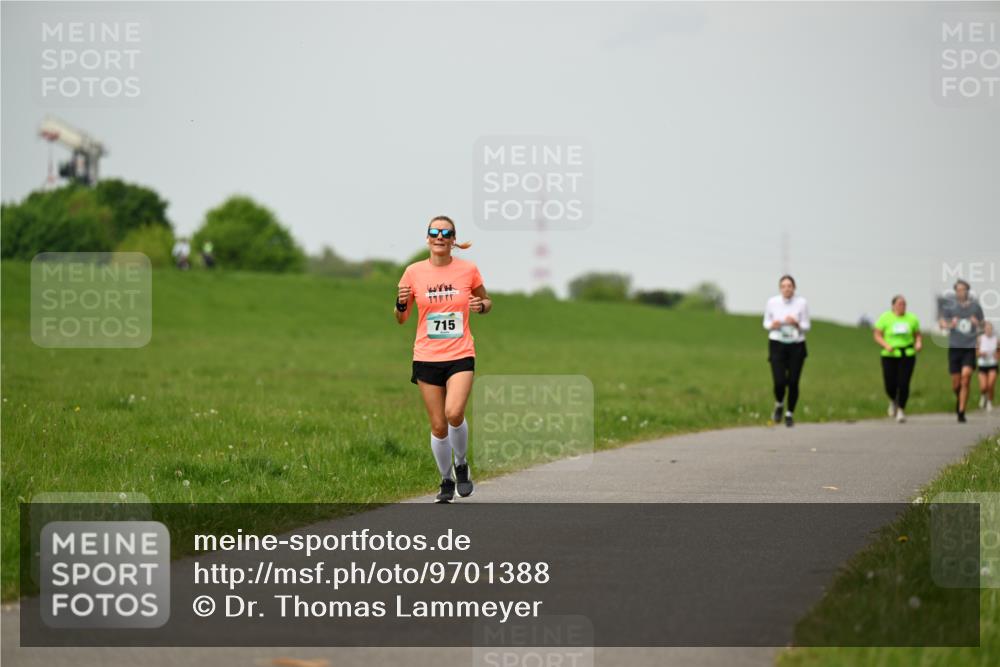 10.05.2026 - 8. Wedeler Halbmarathon Dr. Thomas Lammeyer http://msf.ph/oto/9701388 10.05.2026 11:42:59 Laufen 715 meine-sportfotos.de