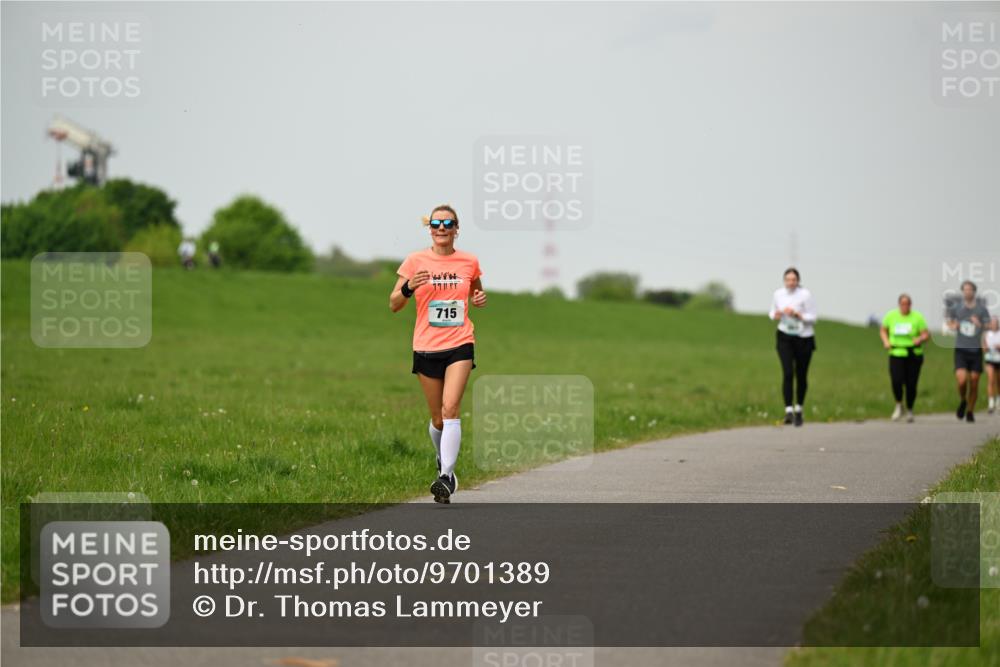 10.05.2026 - 8. Wedeler Halbmarathon Dr. Thomas Lammeyer http://msf.ph/oto/9701389 10.05.2026 11:42:59 Laufen 715 meine-sportfotos.de
