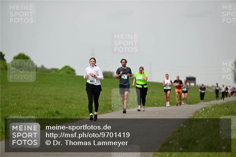 10.05.2026 - 8. Wedeler Halbmarathon Dr. Thomas Lammeyer http://msf.ph/oto/9701419 10.05.2026 11:43:10 Laufen 2174, 663 meine-sportfotos.de