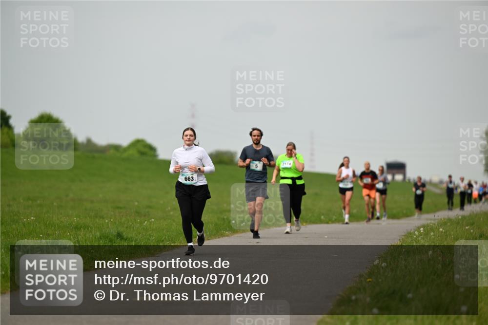 10.05.2026 - 8. Wedeler Halbmarathon Dr. Thomas Lammeyer http://msf.ph/oto/9701420 10.05.2026 11:43:10 Laufen 663, 2174 meine-sportfotos.de