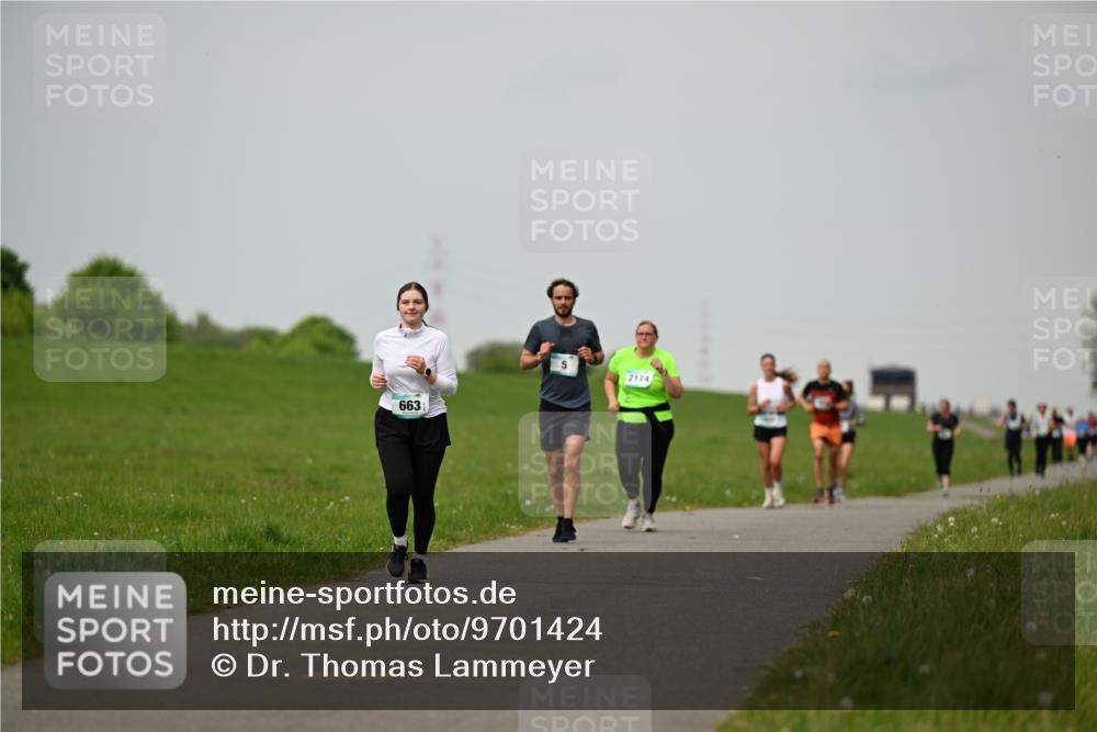 10.05.2026 - 8. Wedeler Halbmarathon Dr. Thomas Lammeyer http://msf.ph/oto/9701424 10.05.2026 11:43:10 Laufen 663, 2174 meine-sportfotos.de