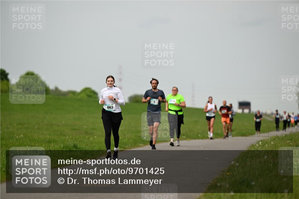 10.05.2026 - 8. Wedeler Halbmarathon Dr. Thomas Lammeyer http://msf.ph/oto/9701425 10.05.2026 11:43:11 Laufen 663, 2174 meine-sportfotos.de