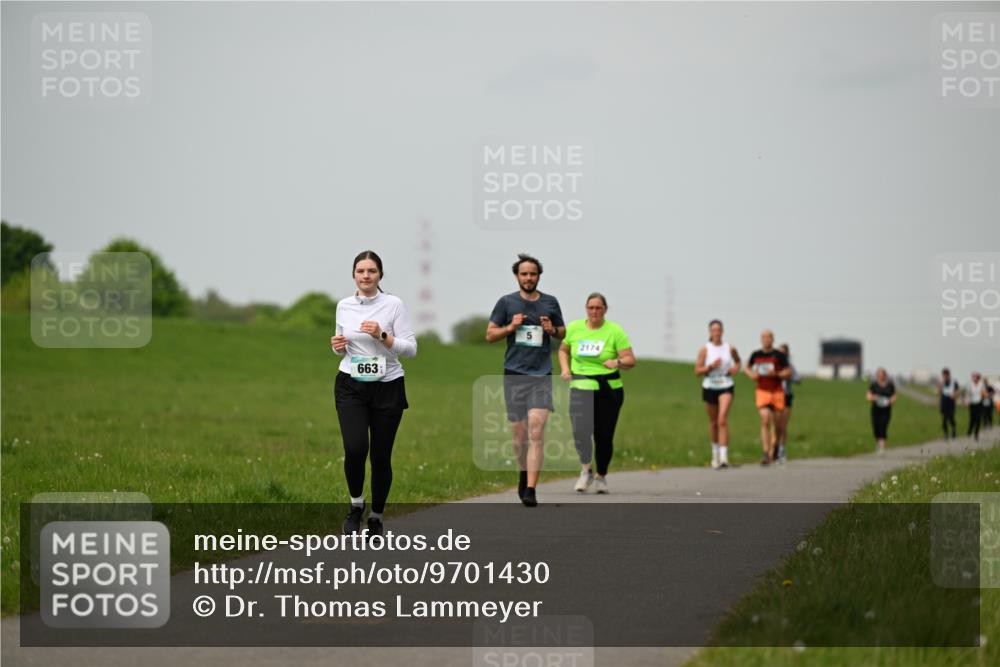 10.05.2026 - 8. Wedeler Halbmarathon Dr. Thomas Lammeyer http://msf.ph/oto/9701430 10.05.2026 11:43:11 Laufen 663, 2174 meine-sportfotos.de