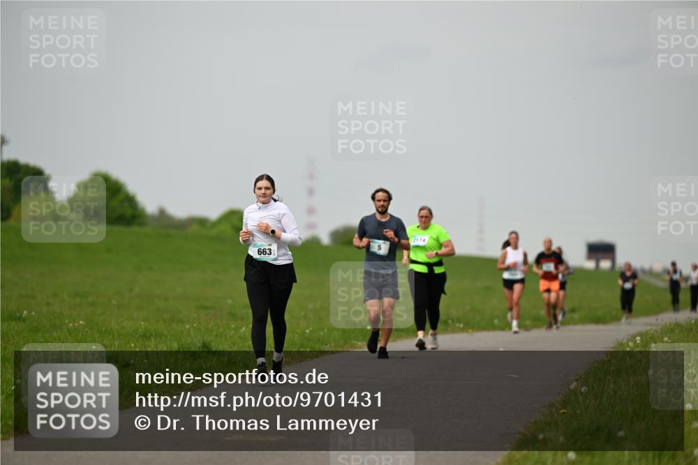 10.05.2026 - 8. Wedeler Halbmarathon Dr. Thomas Lammeyer http://msf.ph/oto/9701431 10.05.2026 11:43:11 Laufen 663, 2174 meine-sportfotos.de
