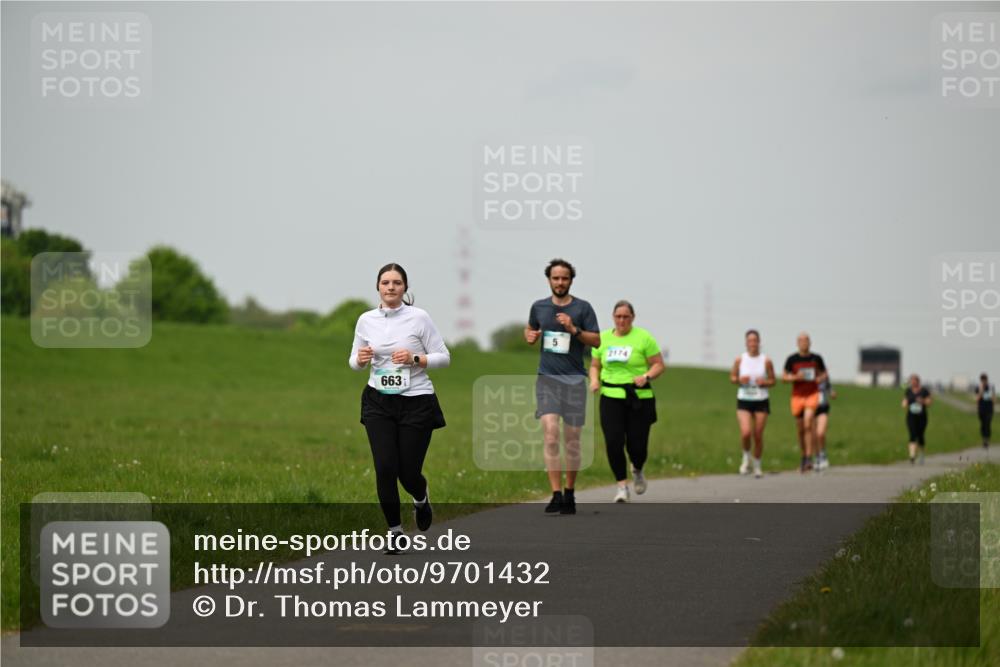 10.05.2026 - 8. Wedeler Halbmarathon Dr. Thomas Lammeyer http://msf.ph/oto/9701432 10.05.2026 11:43:12 Laufen 663, 2174 meine-sportfotos.de