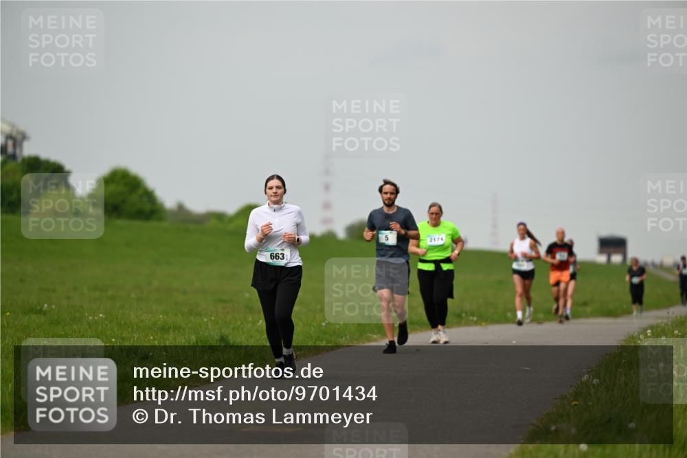 10.05.2026 - 8. Wedeler Halbmarathon Dr. Thomas Lammeyer http://msf.ph/oto/9701434 10.05.2026 11:43:12 Laufen 663, 2174 meine-sportfotos.de