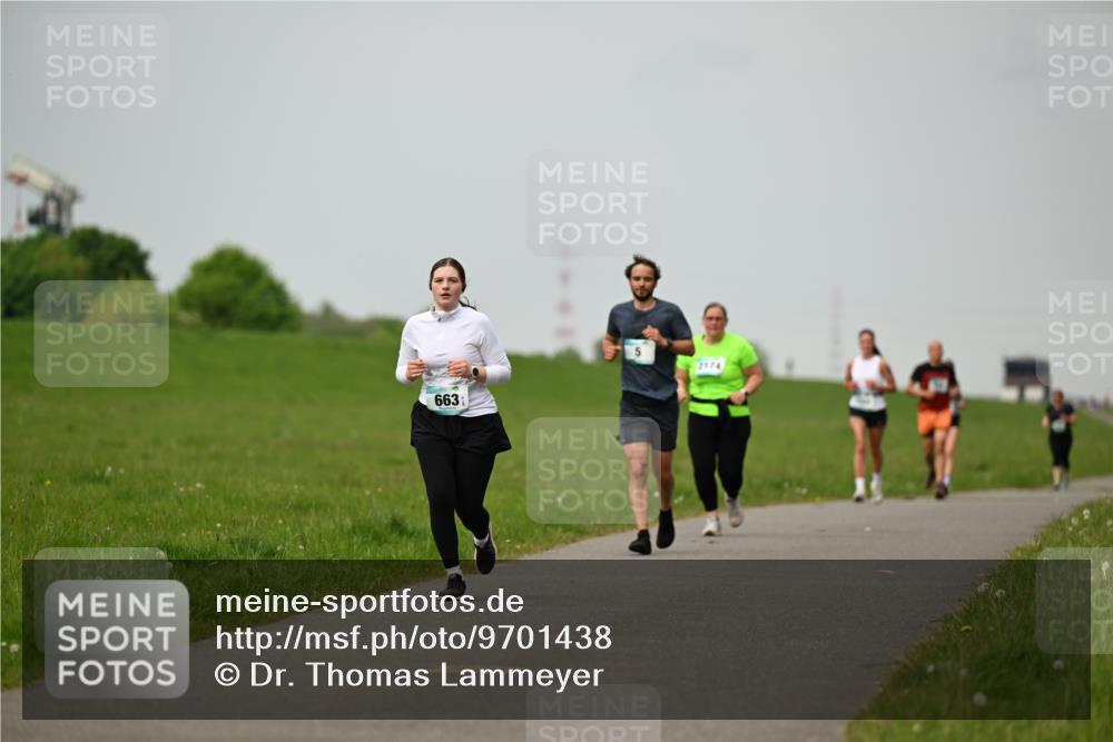 10.05.2026 - 8. Wedeler Halbmarathon Dr. Thomas Lammeyer http://msf.ph/oto/9701438 10.05.2026 11:43:12 Laufen 663, 2174 meine-sportfotos.de