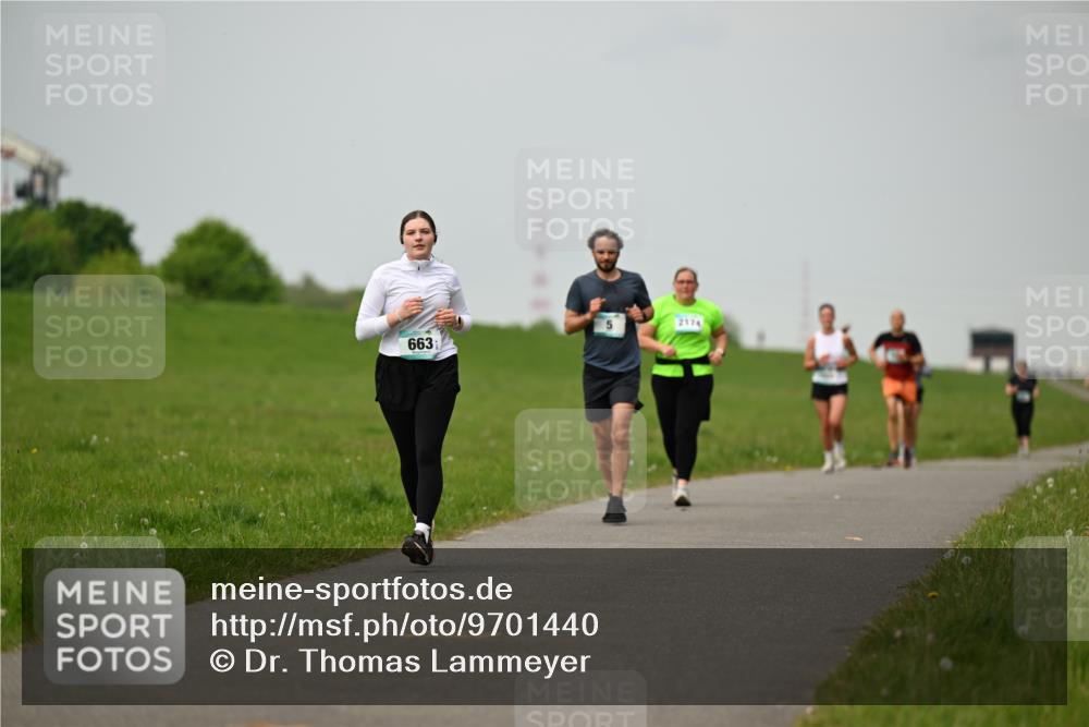 10.05.2026 - 8. Wedeler Halbmarathon Dr. Thomas Lammeyer http://msf.ph/oto/9701440 10.05.2026 11:43:13 Laufen 2174, 663 meine-sportfotos.de