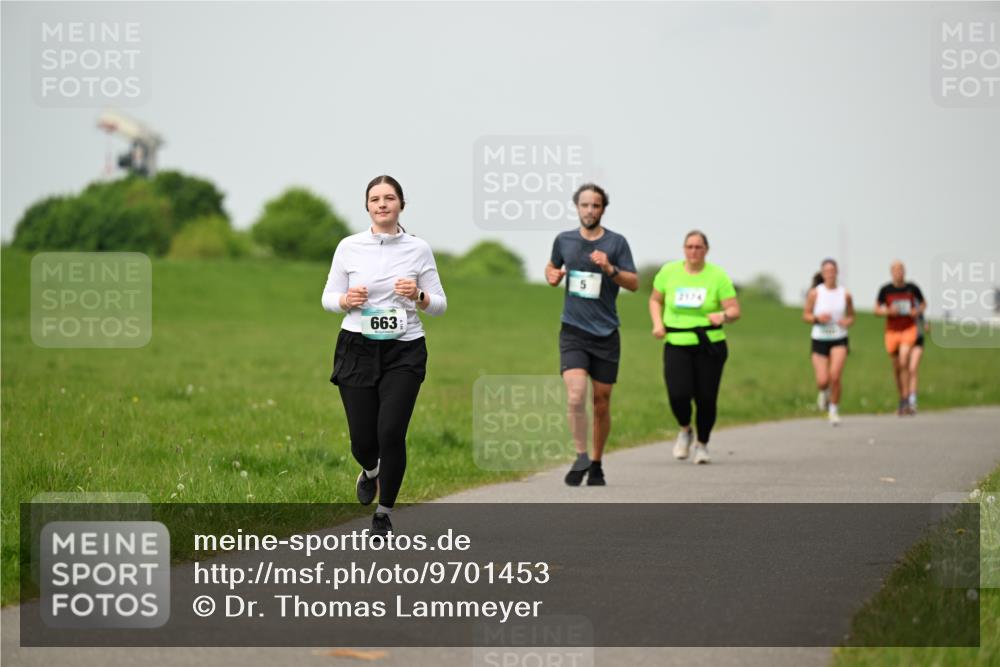 10.05.2026 - 8. Wedeler Halbmarathon Dr. Thomas Lammeyer http://msf.ph/oto/9701453 10.05.2026 11:43:14 Laufen 663, 2174 meine-sportfotos.de