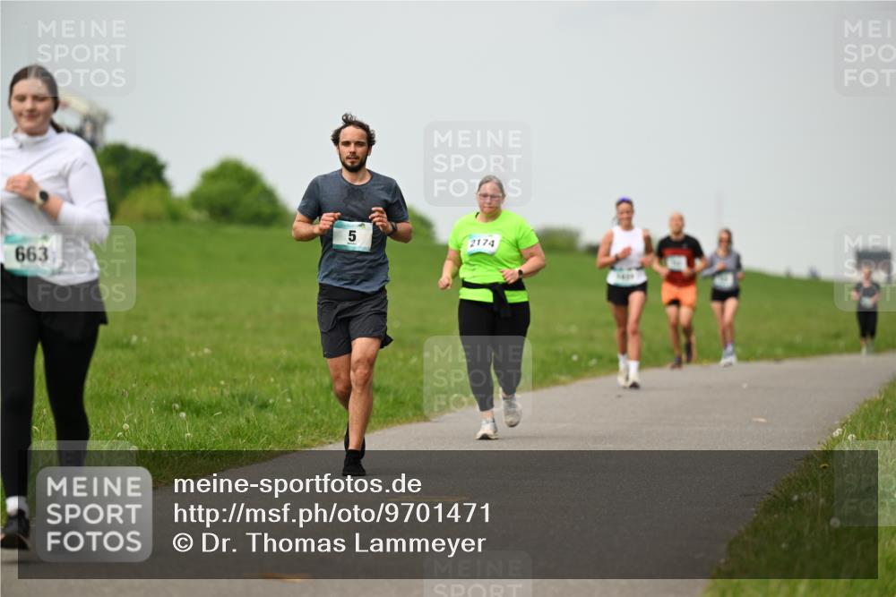 10.05.2026 - 8. Wedeler Halbmarathon Dr. Thomas Lammeyer http://msf.ph/oto/9701471 10.05.2026 11:43:18 Laufen 663, 2174 meine-sportfotos.de