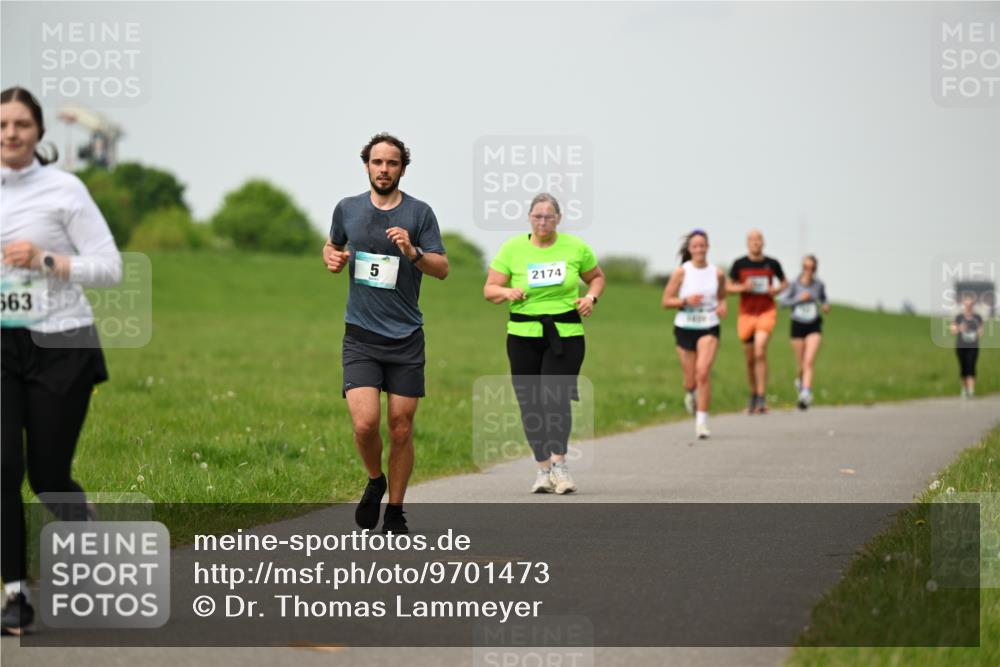 10.05.2026 - 8. Wedeler Halbmarathon Dr. Thomas Lammeyer http://msf.ph/oto/9701473 10.05.2026 11:43:18 Laufen 563, 2174 meine-sportfotos.de