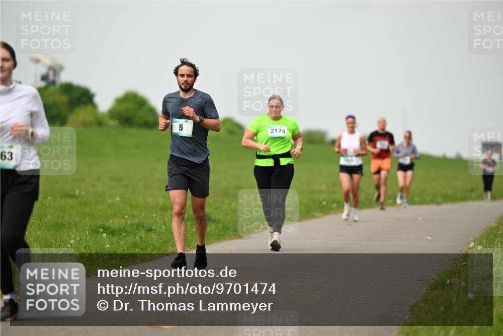 10.05.2026 - 8. Wedeler Halbmarathon Dr. Thomas Lammeyer http://msf.ph/oto/9701474 10.05.2026 11:43:18 Laufen 2174 meine-sportfotos.de