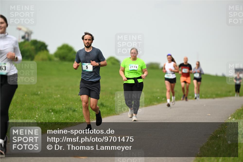 10.05.2026 - 8. Wedeler Halbmarathon Dr. Thomas Lammeyer http://msf.ph/oto/9701475 10.05.2026 11:43:18 Laufen 2174 meine-sportfotos.de