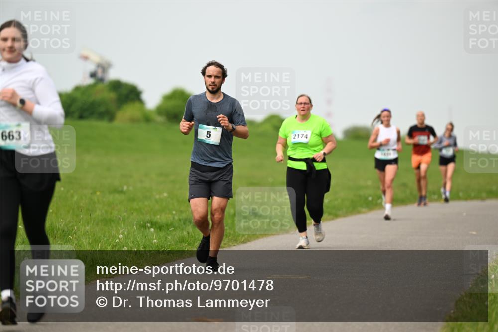 10.05.2026 - 8. Wedeler Halbmarathon Dr. Thomas Lammeyer http://msf.ph/oto/9701478 10.05.2026 11:43:18 Laufen 663, 2174 meine-sportfotos.de