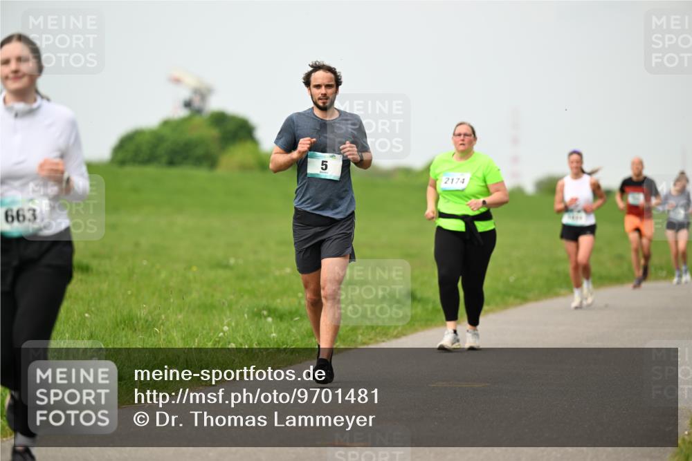 10.05.2026 - 8. Wedeler Halbmarathon Dr. Thomas Lammeyer http://msf.ph/oto/9701481 10.05.2026 11:43:19 Laufen 663, 2174 meine-sportfotos.de