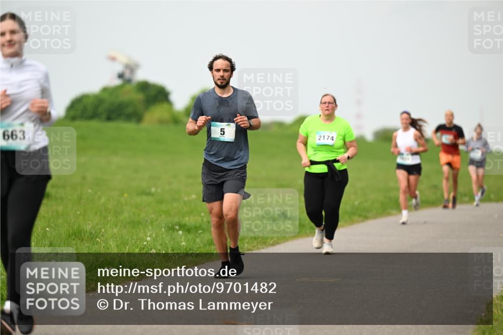 10.05.2026 - 8. Wedeler Halbmarathon Dr. Thomas Lammeyer http://msf.ph/oto/9701482 10.05.2026 11:43:19 Laufen 663, 2174 meine-sportfotos.de