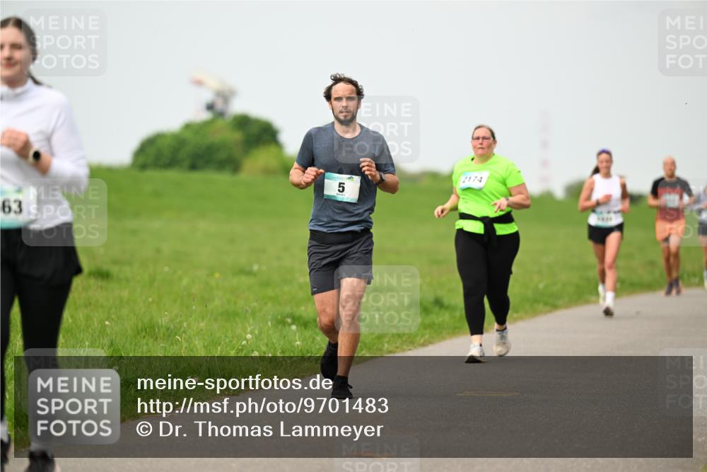 10.05.2026 - 8. Wedeler Halbmarathon Dr. Thomas Lammeyer http://msf.ph/oto/9701483 10.05.2026 11:43:19 Laufen 2174 meine-sportfotos.de