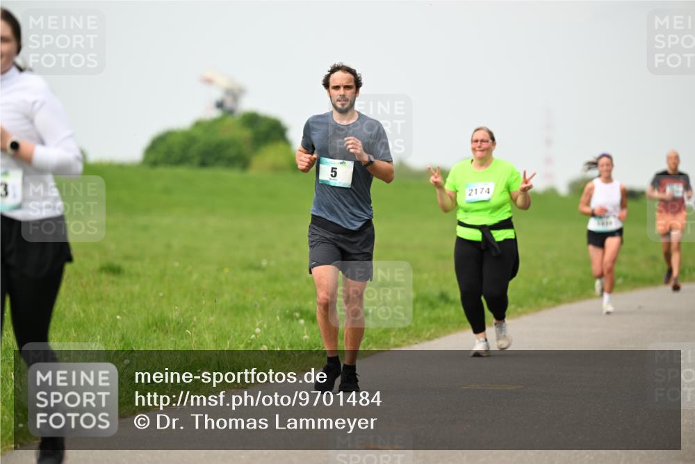 10.05.2026 - 8. Wedeler Halbmarathon Dr. Thomas Lammeyer http://msf.ph/oto/9701484 10.05.2026 11:43:19 Laufen 2174 meine-sportfotos.de
