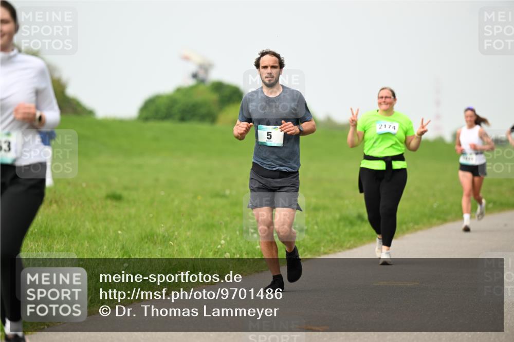 10.05.2026 - 8. Wedeler Halbmarathon Dr. Thomas Lammeyer http://msf.ph/oto/9701486 10.05.2026 11:43:20 Laufen 2174 meine-sportfotos.de