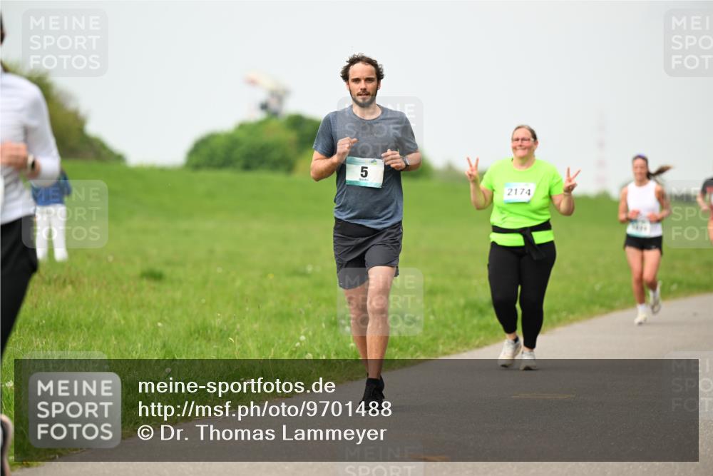 10.05.2026 - 8. Wedeler Halbmarathon Dr. Thomas Lammeyer http://msf.ph/oto/9701488 10.05.2026 11:43:20 Laufen 2174 meine-sportfotos.de