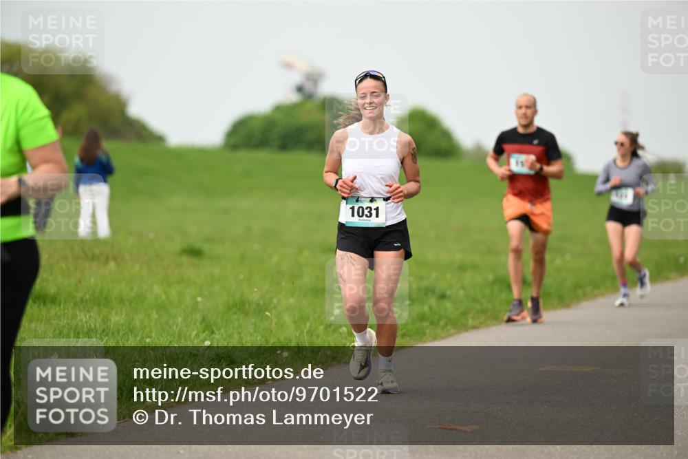10.05.2026 - 8. Wedeler Halbmarathon Dr. Thomas Lammeyer http://msf.ph/oto/9701522 10.05.2026 11:43:26 Laufen 1031 meine-sportfotos.de