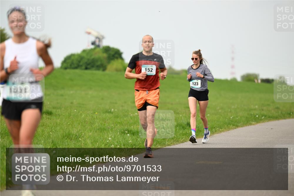 10.05.2026 - 8. Wedeler Halbmarathon Dr. Thomas Lammeyer http://msf.ph/oto/9701533 10.05.2026 11:43:28 Laufen 1031, 152, 123 meine-sportfotos.de