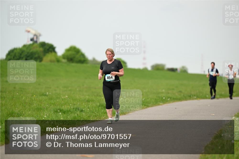 10.05.2026 - 8. Wedeler Halbmarathon Dr. Thomas Lammeyer http://msf.ph/oto/9701557 10.05.2026 11:43:49 Laufen 854 meine-sportfotos.de
