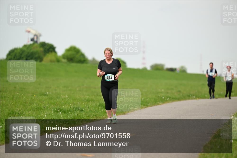 10.05.2026 - 8. Wedeler Halbmarathon Dr. Thomas Lammeyer http://msf.ph/oto/9701558 10.05.2026 11:43:49 Laufen 854 meine-sportfotos.de