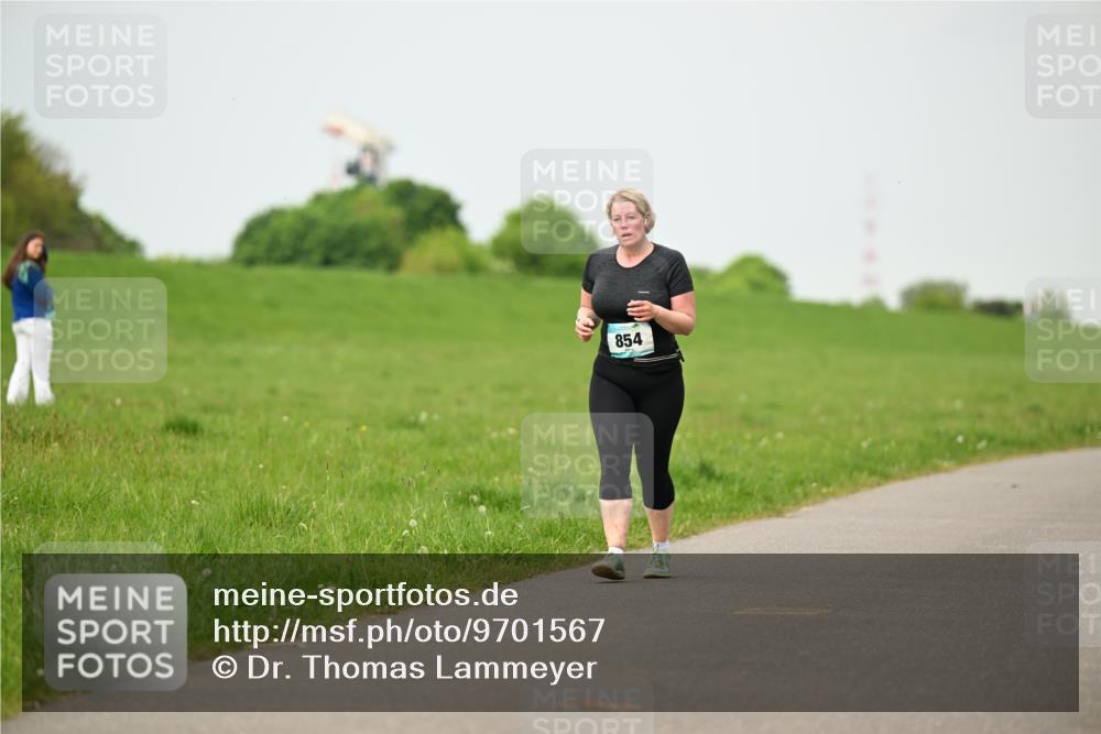 10.05.2026 - 8. Wedeler Halbmarathon Dr. Thomas Lammeyer http://msf.ph/oto/9701567 10.05.2026 11:43:50 Laufen 854 meine-sportfotos.de