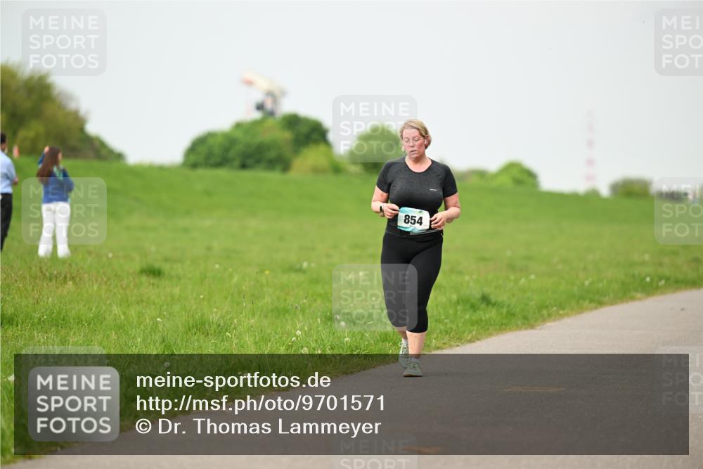 10.05.2026 - 8. Wedeler Halbmarathon Dr. Thomas Lammeyer http://msf.ph/oto/9701571 10.05.2026 11:43:51 Laufen 854 meine-sportfotos.de