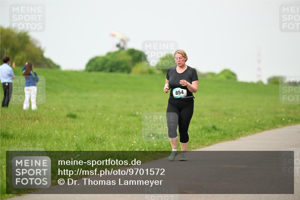 10.05.2026 - 8. Wedeler Halbmarathon Dr. Thomas Lammeyer http://msf.ph/oto/9701572 10.05.2026 11:43:51 Laufen 854 meine-sportfotos.de