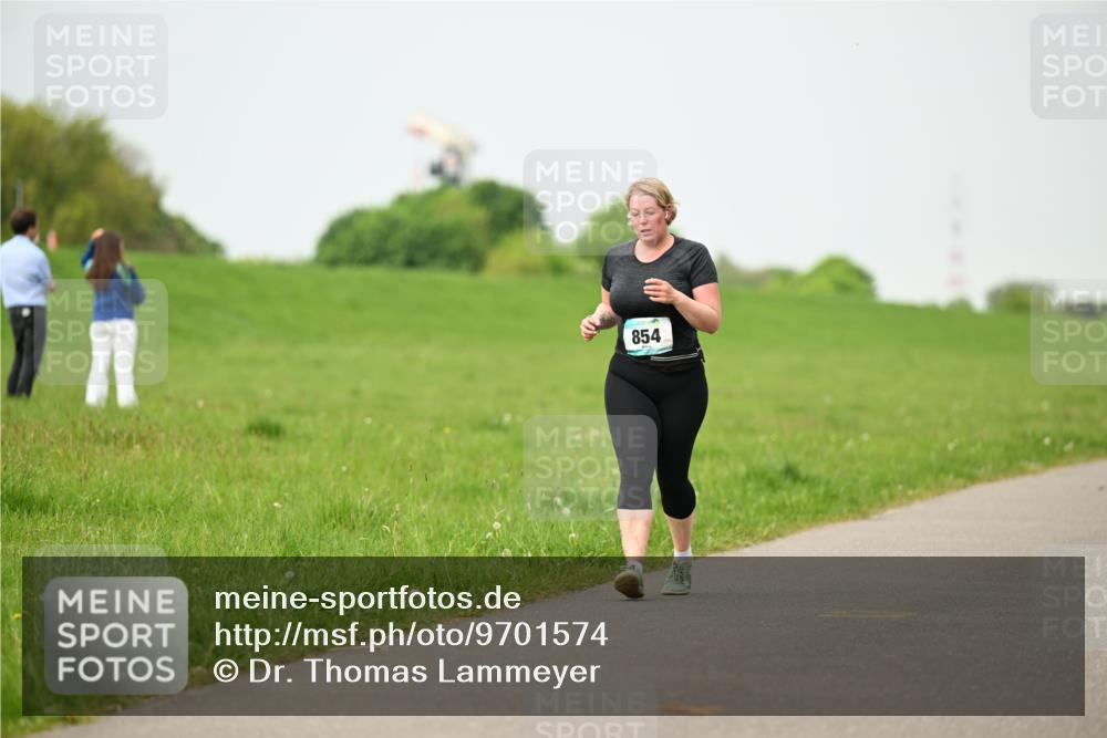 10.05.2026 - 8. Wedeler Halbmarathon Dr. Thomas Lammeyer http://msf.ph/oto/9701574 10.05.2026 11:43:51 Laufen 854 meine-sportfotos.de