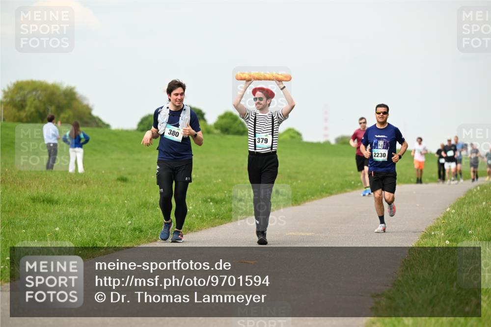 10.05.2026 - 8. Wedeler Halbmarathon Dr. Thomas Lammeyer http://msf.ph/oto/9701594 10.05.2026 11:44:09 Laufen 380, 379, 2230 meine-sportfotos.de