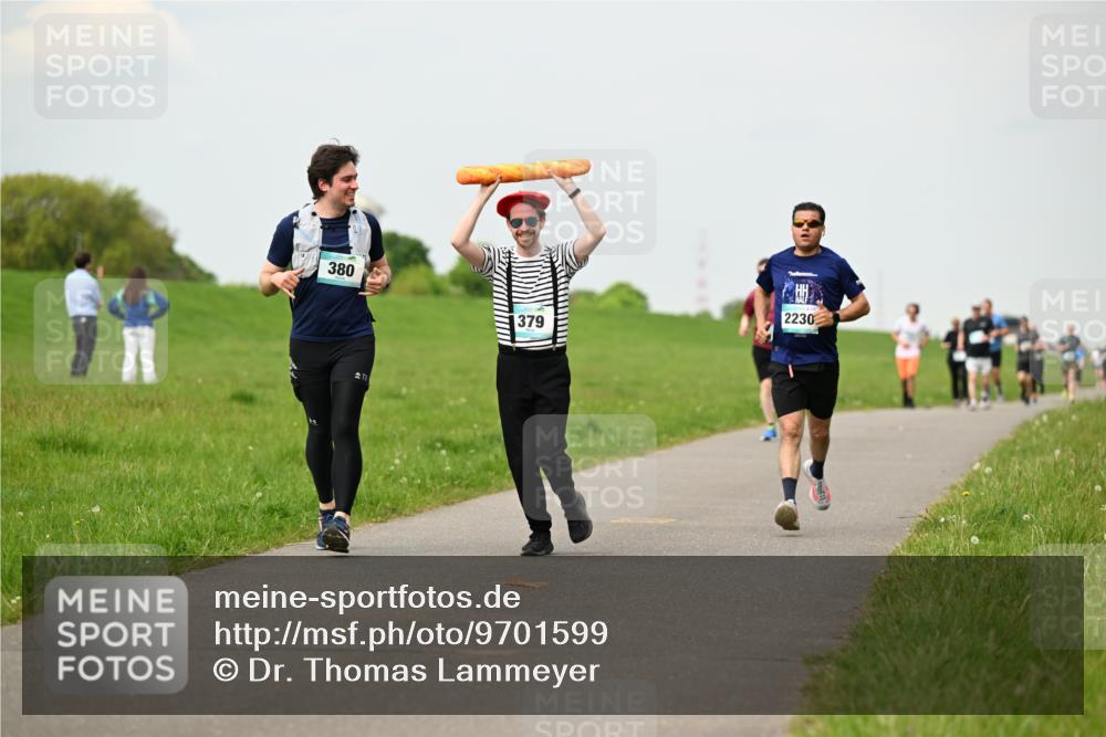 10.05.2026 - 8. Wedeler Halbmarathon Dr. Thomas Lammeyer http://msf.ph/oto/9701599 10.05.2026 11:44:10 Laufen 380, 379, 2230 meine-sportfotos.de