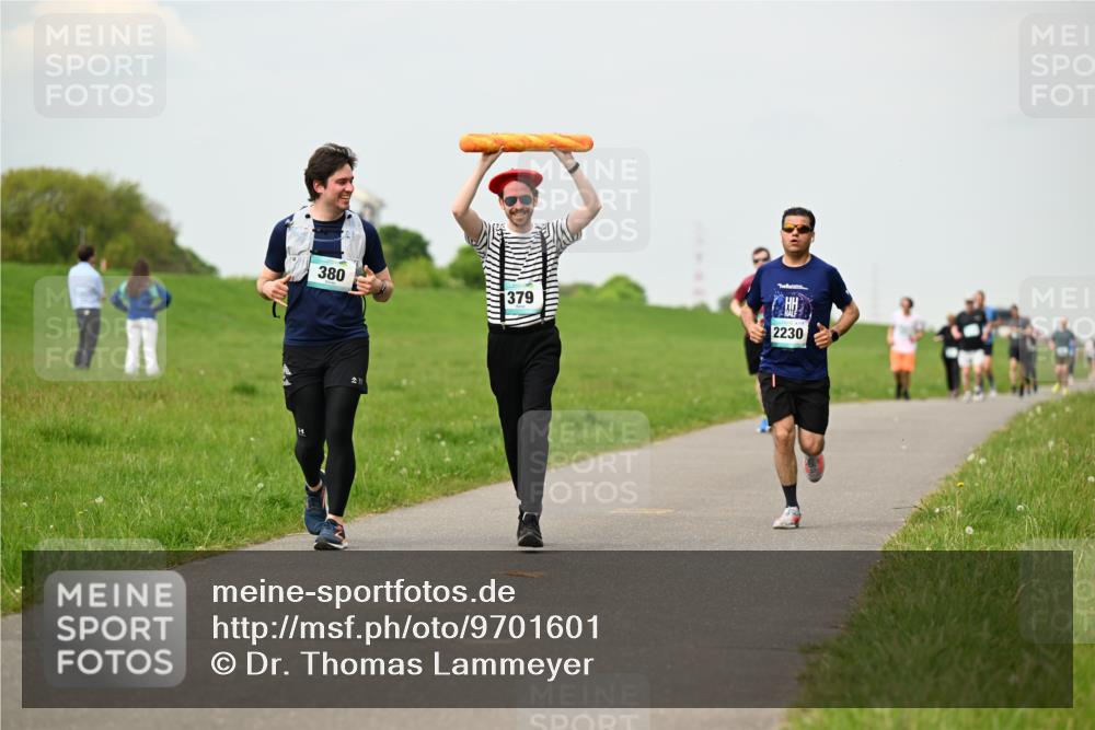 10.05.2026 - 8. Wedeler Halbmarathon Dr. Thomas Lammeyer http://msf.ph/oto/9701601 10.05.2026 11:44:10 Laufen 380, 379, 2230 meine-sportfotos.de