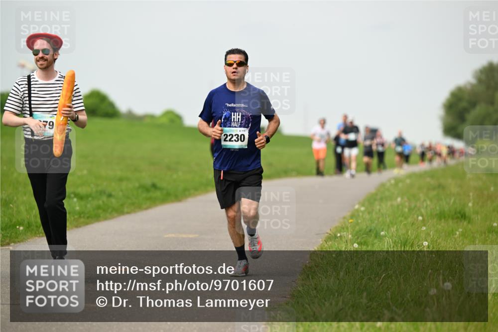 10.05.2026 - 8. Wedeler Halbmarathon Dr. Thomas Lammeyer http://msf.ph/oto/9701607 10.05.2026 11:44:11 Laufen 2230 meine-sportfotos.de