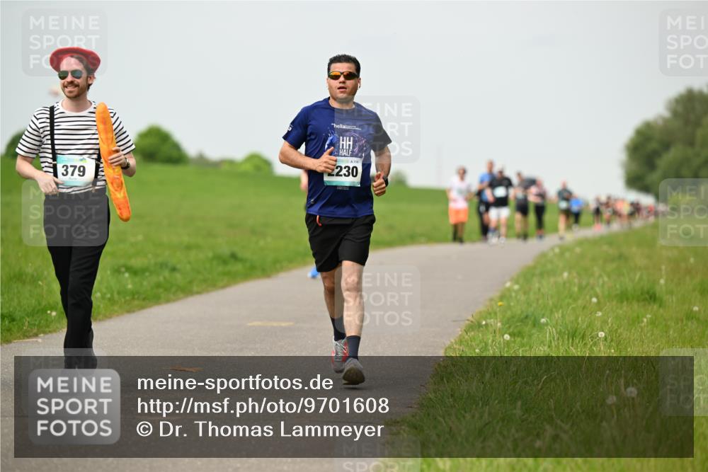 10.05.2026 - 8. Wedeler Halbmarathon Dr. Thomas Lammeyer http://msf.ph/oto/9701608 10.05.2026 11:44:11 Laufen 379, 230 meine-sportfotos.de