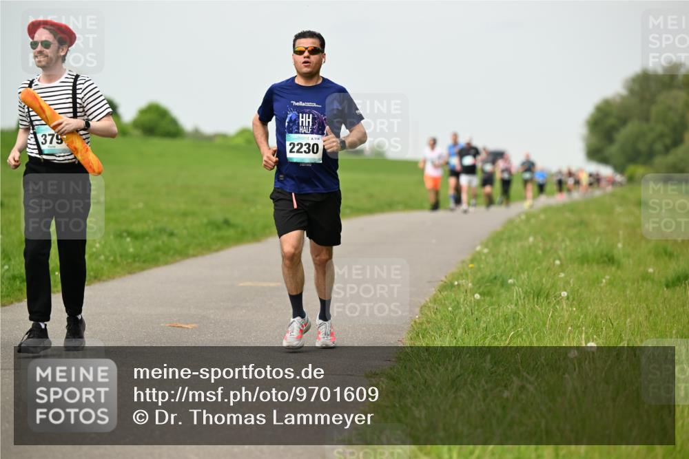 10.05.2026 - 8. Wedeler Halbmarathon Dr. Thomas Lammeyer http://msf.ph/oto/9701609 10.05.2026 11:44:12 Laufen 379, 2230 meine-sportfotos.de