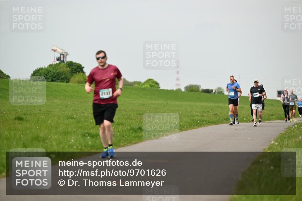 10.05.2026 - 8. Wedeler Halbmarathon Dr. Thomas Lammeyer http://msf.ph/oto/9701626 10.05.2026 11:44:15 Laufen 2137, 2114, 140 meine-sportfotos.de