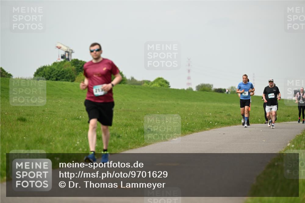 10.05.2026 - 8. Wedeler Halbmarathon Dr. Thomas Lammeyer http://msf.ph/oto/9701629 10.05.2026 11:44:15 Laufen 2114 meine-sportfotos.de