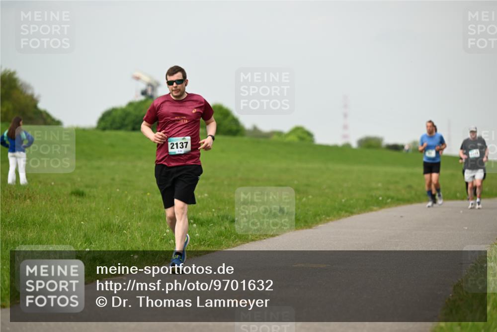 10.05.2026 - 8. Wedeler Halbmarathon Dr. Thomas Lammeyer http://msf.ph/oto/9701632 10.05.2026 11:44:16 Laufen 2137 meine-sportfotos.de