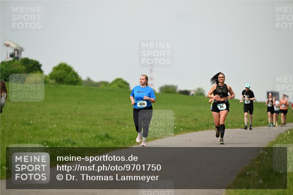 10.05.2026 - 8. Wedeler Halbmarathon Dr. Thomas Lammeyer http://msf.ph/oto/9701750 10.05.2026 11:44:45 Laufen 424 meine-sportfotos.de
